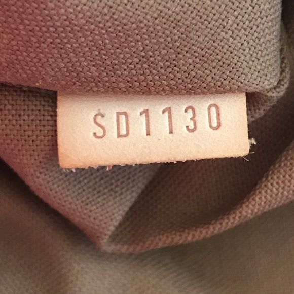 Authentic Louis Vuitton Tivoli GM - Picture 5 of 8